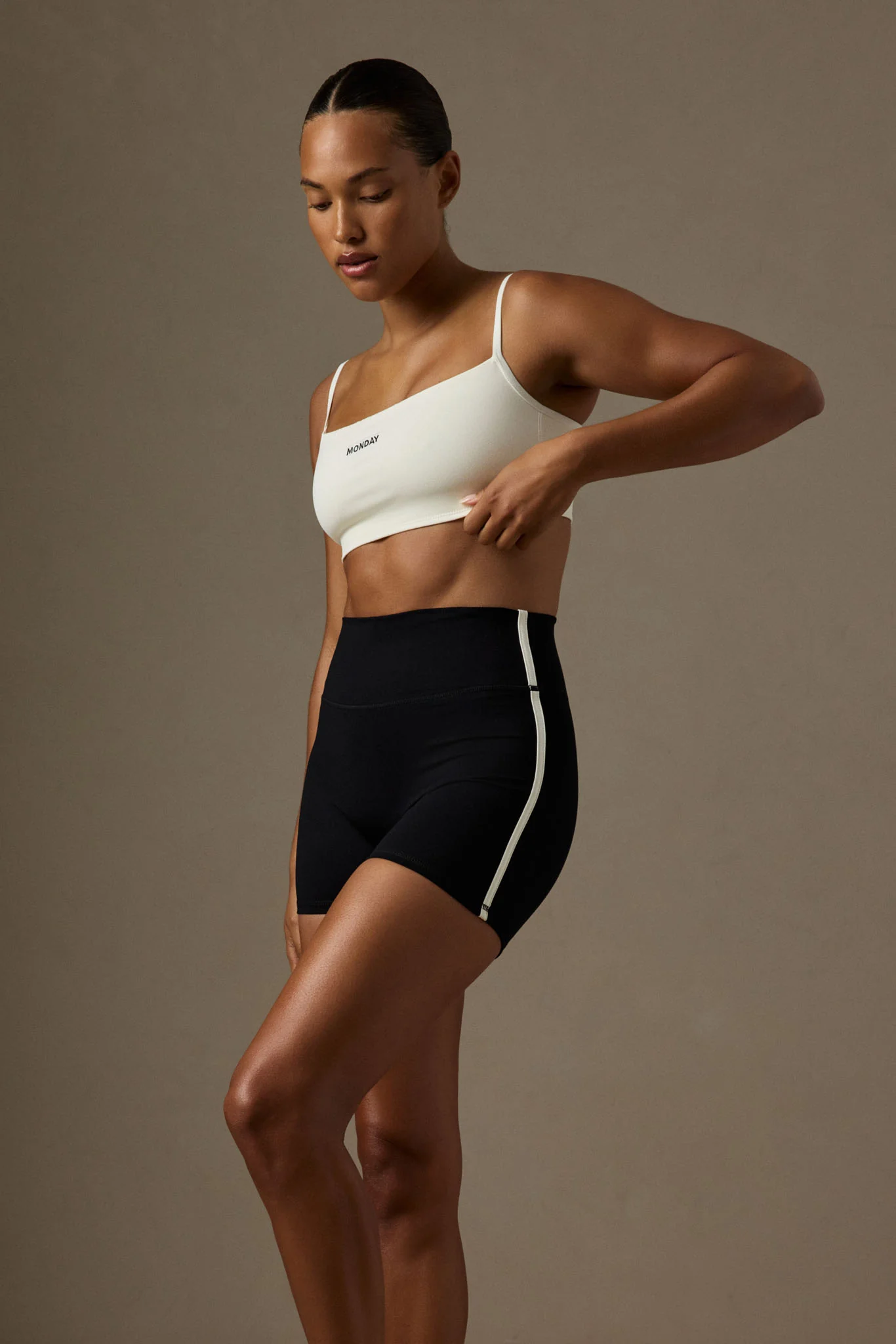 Elysian Short 4.5" - Black/Ivory - Image 2